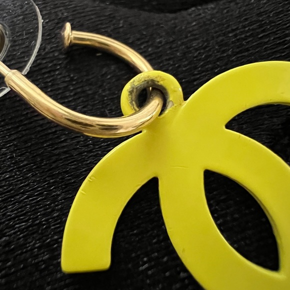 Auth Chanel Vintage Neon Yellow CC Logo Earrings w/ Gold hdw - Picture 6 of 8